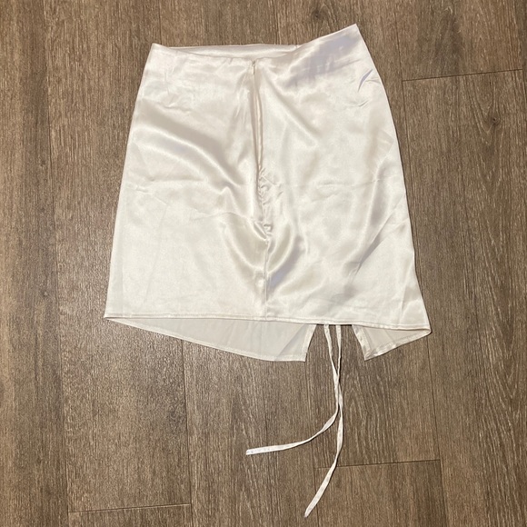 Commense Satin Skirt in Cream - Picture 2 of 4